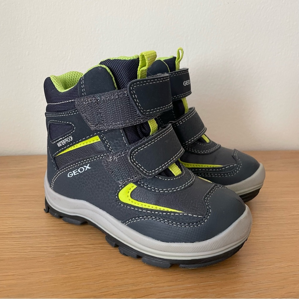 Geox Kids' Dark Gray and Bright Yellow Boots, size US 9 / eu 26